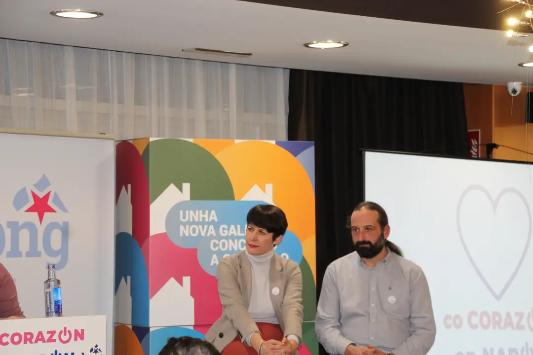<strong><span style="font-size:14px;">O pasado d&iacute;a 27 de xaneiro tivemos o acto de presentaci&oacute;n da nosa candidata &aacute; alcald&iacute;a, Olaia Ledo, nas vindeiras elecci&oacute;ns municipais do mes de maio. Estivo acompa&ntilde;ada por Geno Carballeira, concelleiro, e pola portavoz nacional, Ana Pont&oacute;n, adem&aacute;is dxs compa&ntilde;eirxs que forman o primeiro tramo da nosa candidatura, Bea Mosquera, Manu Teijeiro, Carlos Gonz&aacute;lez, Dolores Prieto e Nicol&aacute;s Manso.</span></strong>