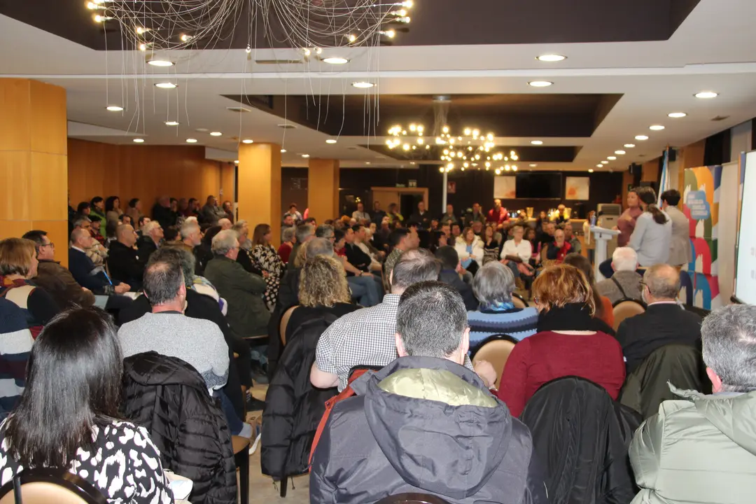<strong><span style="font-size:14px;">O pasado d&iacute;a 27 de xaneiro tivemos o acto de presentaci&oacute;n da nosa candidata &aacute; alcald&iacute;a, Olaia Ledo, nas vindeiras elecci&oacute;ns municipais do mes de maio. Estivo acompa&ntilde;ada por Geno Carballeira, concelleiro, e pola portavoz nacional, Ana Pont&oacute;n, adem&aacute;is dxs compa&ntilde;eirxs que forman o primeiro tramo da nosa candidatura, Bea Mosquera, Manu Teijeiro, Carlos Gonz&aacute;lez, Dolores Prieto e Nicol&aacute;s Manso.</span></strong>