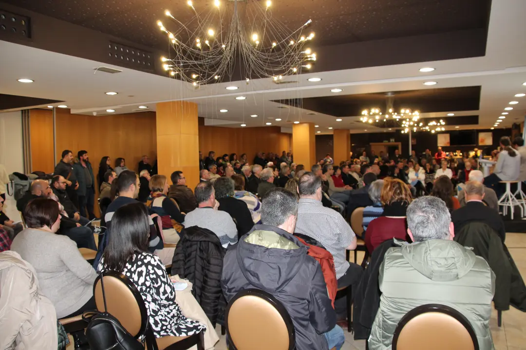 <strong><span style="font-size:14px;">O pasado d&iacute;a 27 de xaneiro tivemos o acto de presentaci&oacute;n da nosa candidata &aacute; alcald&iacute;a, Olaia Ledo, nas vindeiras elecci&oacute;ns municipais do mes de maio. Estivo acompa&ntilde;ada por Geno Carballeira, concelleiro, e pola portavoz nacional, Ana Pont&oacute;n, adem&aacute;is dxs compa&ntilde;eirxs que forman o primeiro tramo da nosa candidatura, Bea Mosquera, Manu Teijeiro, Carlos Gonz&aacute;lez, Dolores Prieto e Nicol&aacute;s Manso.</span></strong>