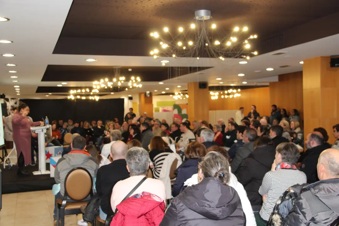 <strong><span style="font-size:14px;">O pasado d&iacute;a 27 de xaneiro tivemos o acto de presentaci&oacute;n da nosa candidata &aacute; alcald&iacute;a, Olaia Ledo, nas vindeiras elecci&oacute;ns municipais do mes de maio. Estivo acompa&ntilde;ada por Geno Carballeira, concelleiro, e pola portavoz nacional, Ana Pont&oacute;n, adem&aacute;is dxs compa&ntilde;eirxs que forman o primeiro tramo da nosa candidatura, Bea Mosquera, Manu Teijeiro, Carlos Gonz&aacute;lez, Dolores Prieto e Nicol&aacute;s Manso.</span></strong>
