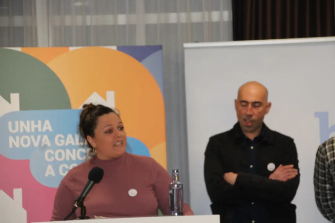 <strong><span style="font-size:14px;">O pasado d&iacute;a 27 de xaneiro tivemos o acto de presentaci&oacute;n da nosa candidata &aacute; alcald&iacute;a, Olaia Ledo, nas vindeiras elecci&oacute;ns municipais do mes de maio. Estivo acompa&ntilde;ada por Geno Carballeira, concelleiro, e pola portavoz nacional, Ana Pont&oacute;n, adem&aacute;is dxs compa&ntilde;eirxs que forman o primeiro tramo da nosa candidatura, Bea Mosquera, Manu Teijeiro, Carlos Gonz&aacute;lez, Dolores Prieto e Nicol&aacute;s Manso.</span></strong>