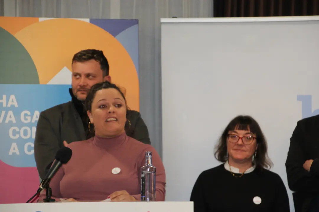 <strong><span style="font-size:14px;">O pasado d&iacute;a 27 de xaneiro tivemos o acto de presentaci&oacute;n da nosa candidata &aacute; alcald&iacute;a, Olaia Ledo, nas vindeiras elecci&oacute;ns municipais do mes de maio. Estivo acompa&ntilde;ada por Geno Carballeira, concelleiro, e pola portavoz nacional, Ana Pont&oacute;n, adem&aacute;is dxs compa&ntilde;eirxs que forman o primeiro tramo da nosa candidatura, Bea Mosquera, Manu Teijeiro, Carlos Gonz&aacute;lez, Dolores Prieto e Nicol&aacute;s Manso.</span></strong>