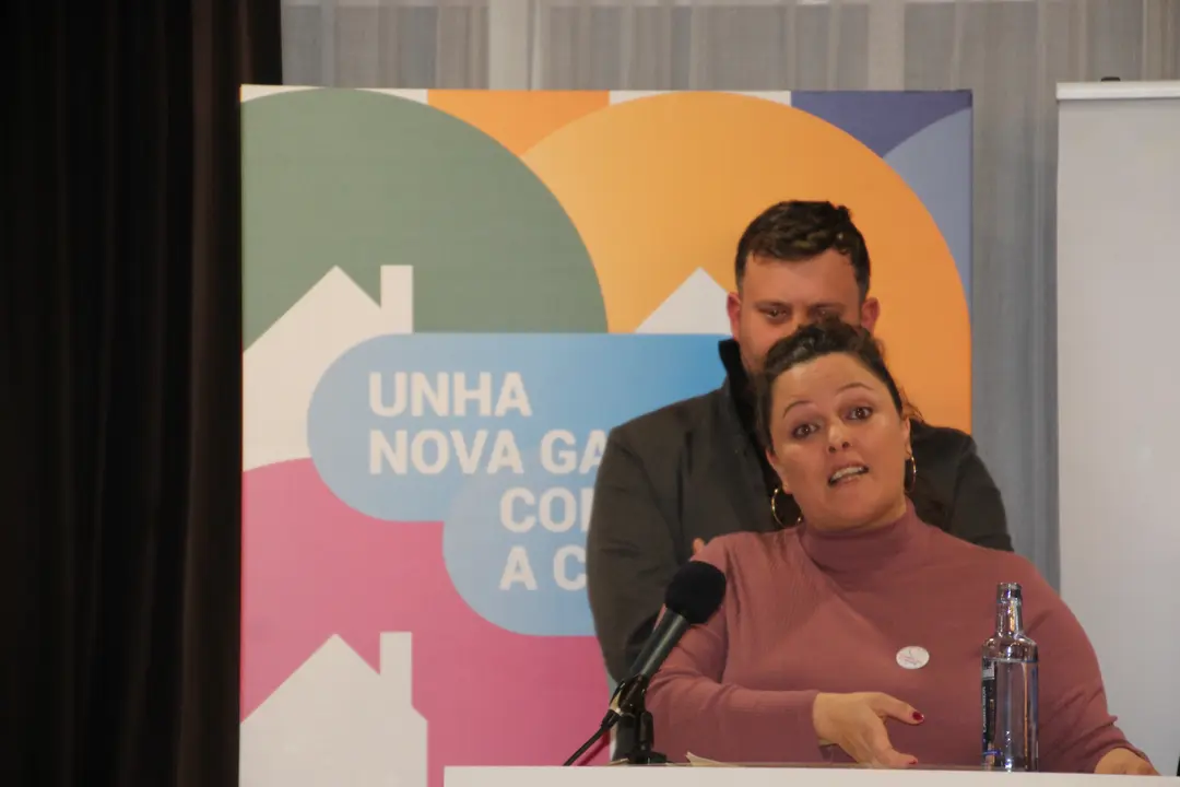 <strong><span style="font-size:14px;">O pasado d&iacute;a 27 de xaneiro tivemos o acto de presentaci&oacute;n da nosa candidata &aacute; alcald&iacute;a, Olaia Ledo, nas vindeiras elecci&oacute;ns municipais do mes de maio. Estivo acompa&ntilde;ada por Geno Carballeira, concelleiro, e pola portavoz nacional, Ana Pont&oacute;n, adem&aacute;is dxs compa&ntilde;eirxs que forman o primeiro tramo da nosa candidatura, Bea Mosquera, Manu Teijeiro, Carlos Gonz&aacute;lez, Dolores Prieto e Nicol&aacute;s Manso.</span></strong>