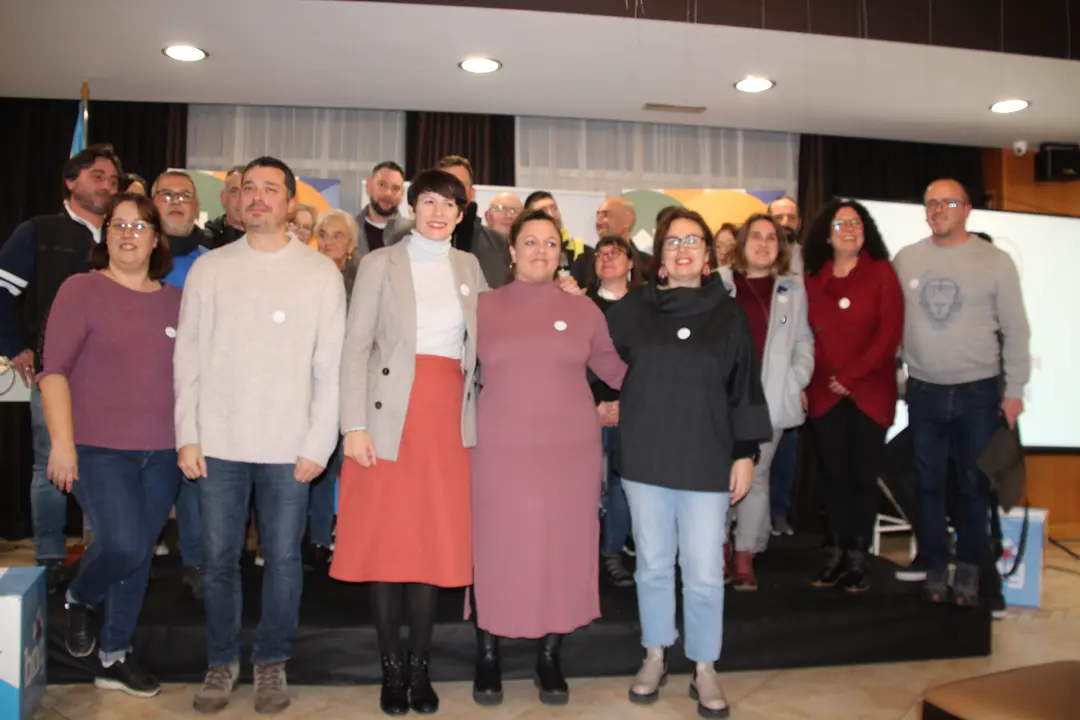 <strong><span style="font-size:14px;">O pasado d&iacute;a 27 de xaneiro tivemos o acto de presentaci&oacute;n da nosa candidata &aacute; alcald&iacute;a, Olaia Ledo, nas vindeiras elecci&oacute;ns municipais do mes de maio. Estivo acompa&ntilde;ada por Geno Carballeira, concelleiro, e pola portavoz nacional, Ana Pont&oacute;n, adem&aacute;is dxs compa&ntilde;eirxs que forman o primeiro tramo da nosa candidatura, Bea Mosquera, Manu Teijeiro, Carlos Gonz&aacute;lez, Dolores Prieto e Nicol&aacute;s Manso.</span></strong>
