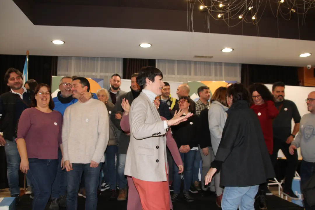 <strong><span style="font-size:14px;">O pasado d&iacute;a 27 de xaneiro tivemos o acto de presentaci&oacute;n da nosa candidata &aacute; alcald&iacute;a, Olaia Ledo, nas vindeiras elecci&oacute;ns municipais do mes de maio. Estivo acompa&ntilde;ada por Geno Carballeira, concelleiro, e pola portavoz nacional, Ana Pont&oacute;n, adem&aacute;is dxs compa&ntilde;eirxs que forman o primeiro tramo da nosa candidatura, Bea Mosquera, Manu Teijeiro, Carlos Gonz&aacute;lez, Dolores Prieto e Nicol&aacute;s Manso.</span></strong>